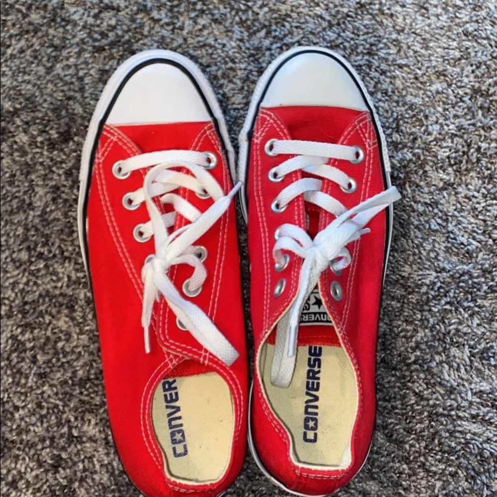 Red low top converse